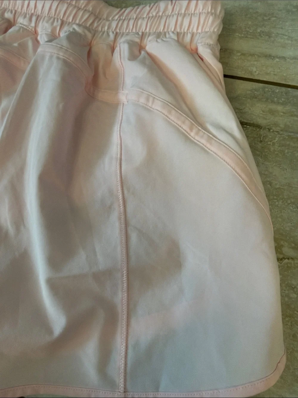 Lululemon Track That Mid-Rise Lined
Short 5" Strawberry Milkshake Size 6 - Picture 15 of 16